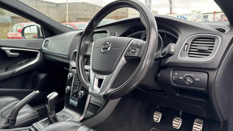 Volvo V40 T2 [122] R DESIGN Edition 5dr Petrol Hatchback